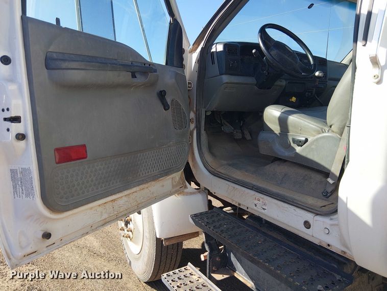 image for item EC1260 2006 Ford F750 water truck