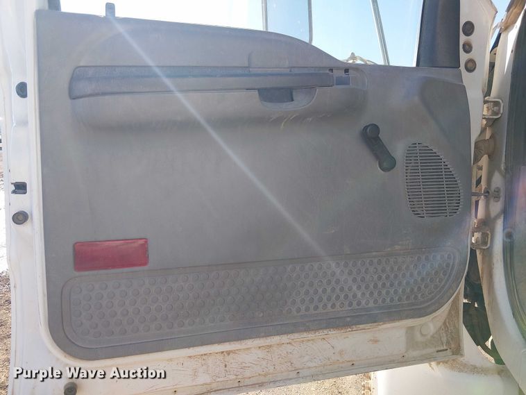 image for item EC1260 2006 Ford F750 water truck