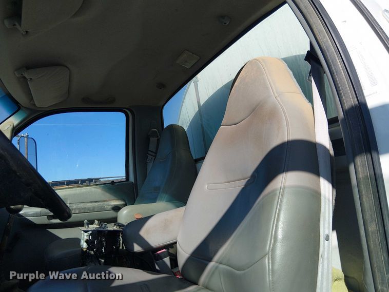 image for item EC1260 2006 Ford F750 water truck