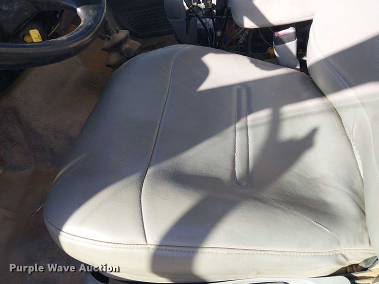 image for item EC1260 2006 Ford F750 water truck