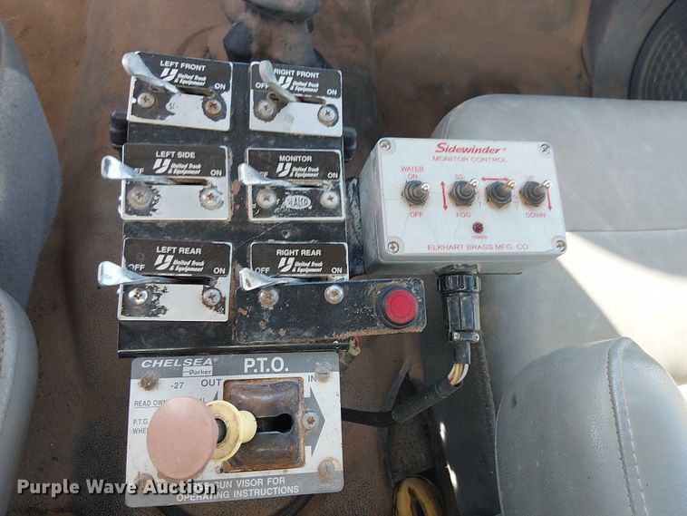 image for item EC1260 2006 Ford F750 water truck