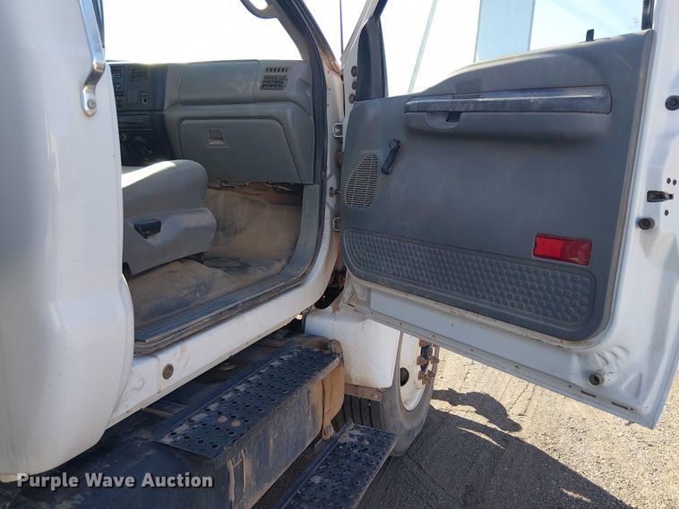 image for item EC1260 2006 Ford F750 water truck