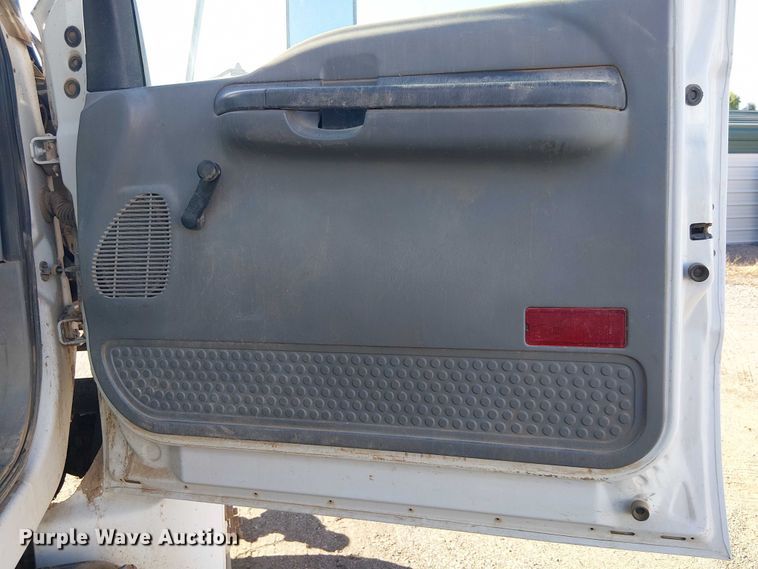 image for item EC1260 2006 Ford F750 water truck