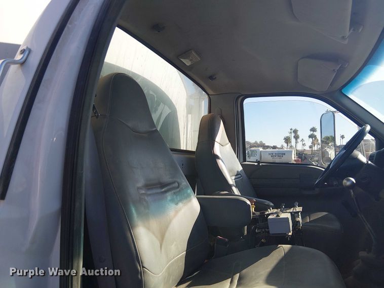 image for item EC1260 2006 Ford F750 water truck