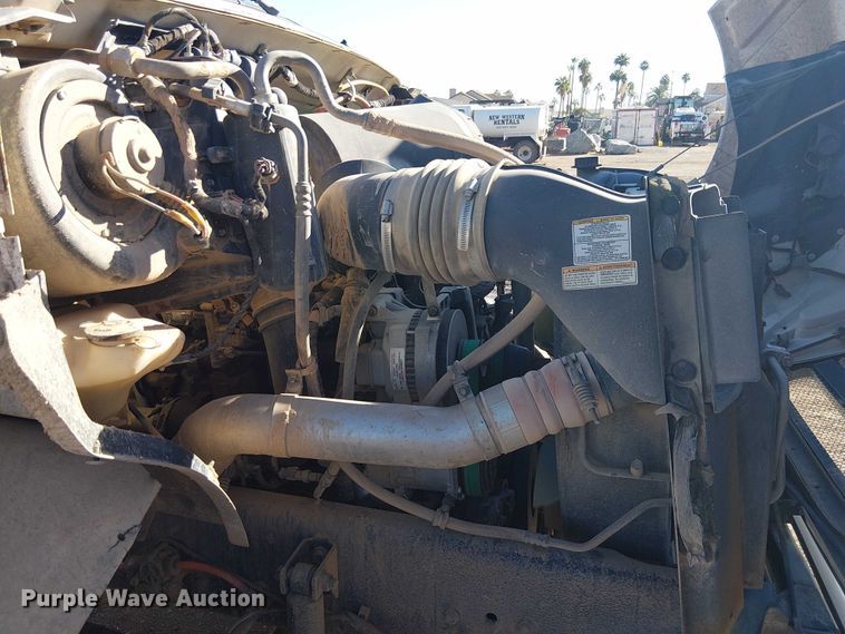 image for item EC1260 2006 Ford F750 water truck