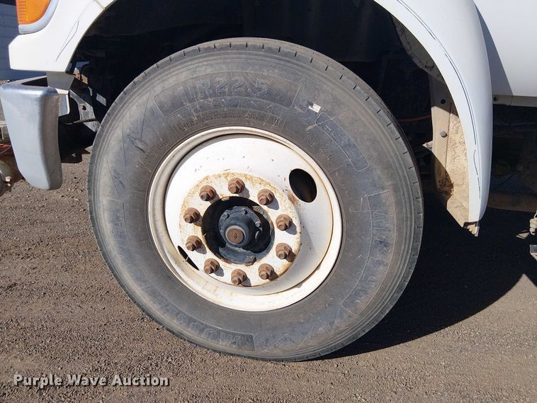 image for item EC1260 2006 Ford F750 water truck