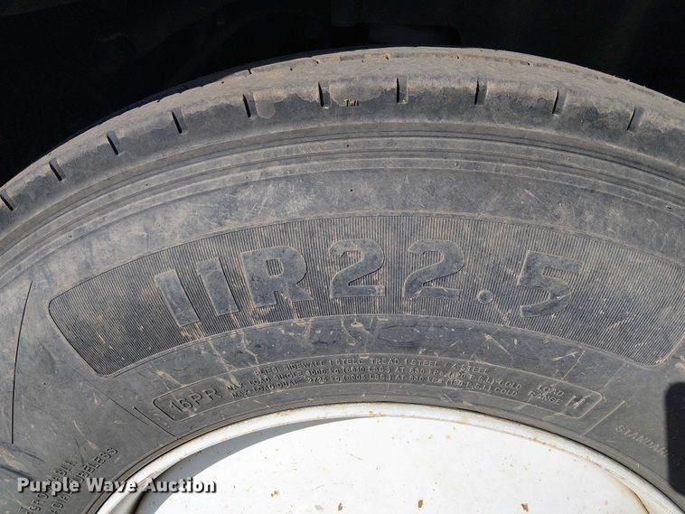 image for item EC1260 2006 Ford F750 water truck