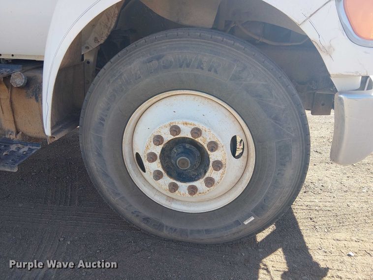 image for item EC1260 2006 Ford F750 water truck