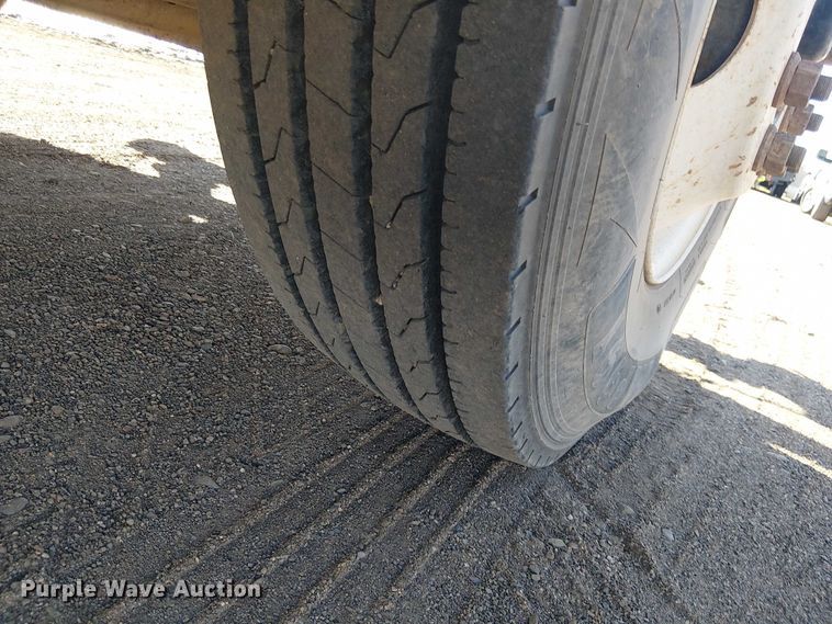 image for item EC1260 2006 Ford F750 water truck