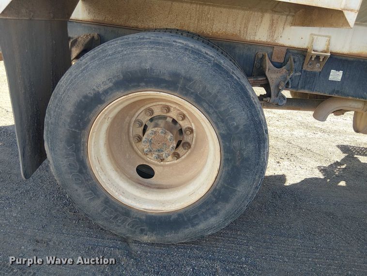 image for item EC1260 2006 Ford F750 water truck