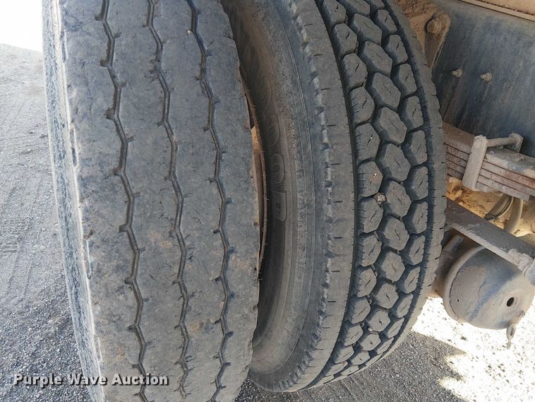 image for item EC1260 2006 Ford F750 water truck