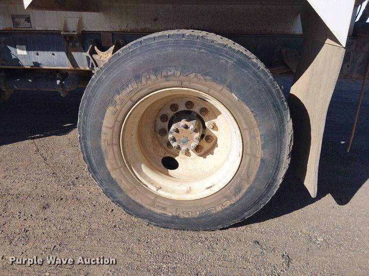 image for item EC1260 2006 Ford F750 water truck