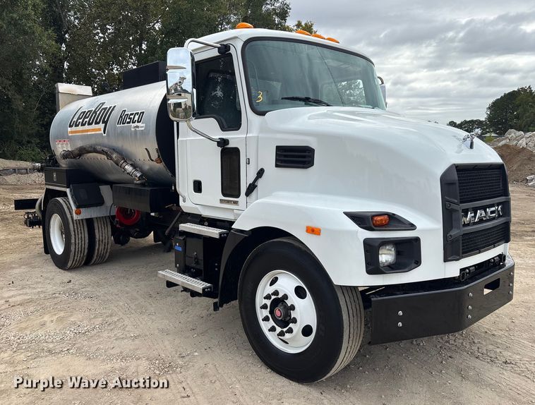 image for item EC3859 2024 Mack MD truck with Rosco tack distributor