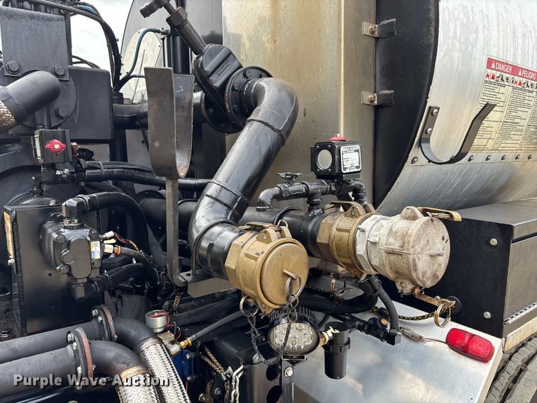 image for item EC3859 2024 Mack MD truck with Rosco tack distributor