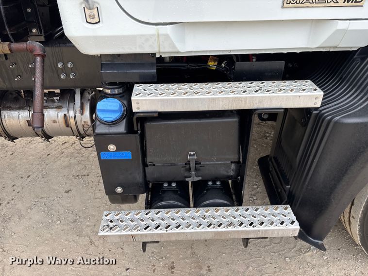 image for item EC3859 2024 Mack MD truck with Rosco tack distributor