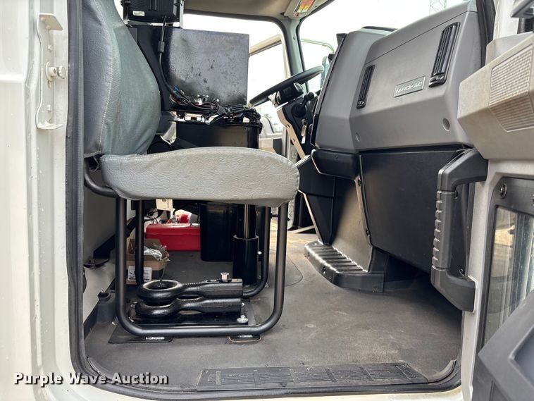 image for item EC3859 2024 Mack MD truck with Rosco tack distributor