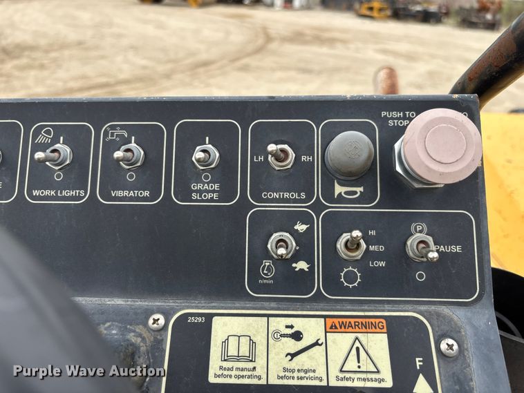 image for item EC3860 2015 Weiler P385A paver