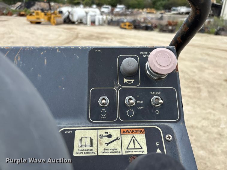 image for item EC3860 2015 Weiler P385A paver