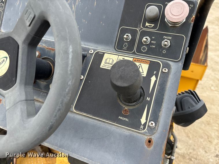 image for item EC3860 2015 Weiler P385A paver