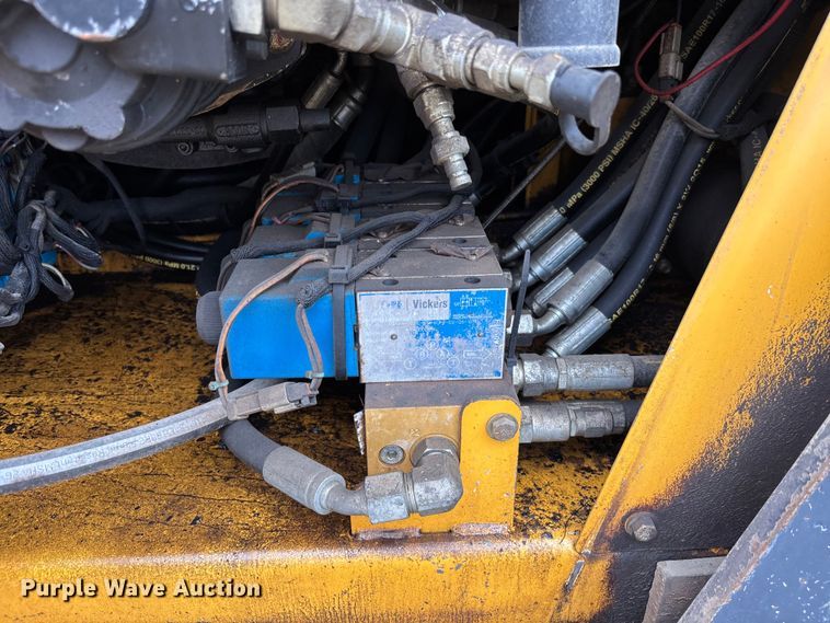 image for item EC3860 2015 Weiler P385A paver