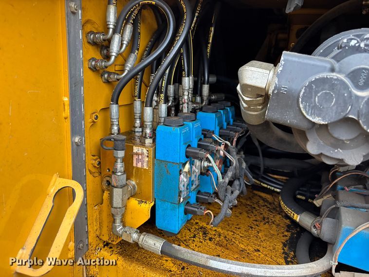 image for item EC3860 2015 Weiler P385A paver