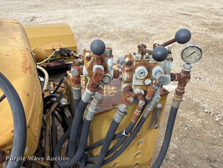 image for item EC3862 Ford 3400 tractor