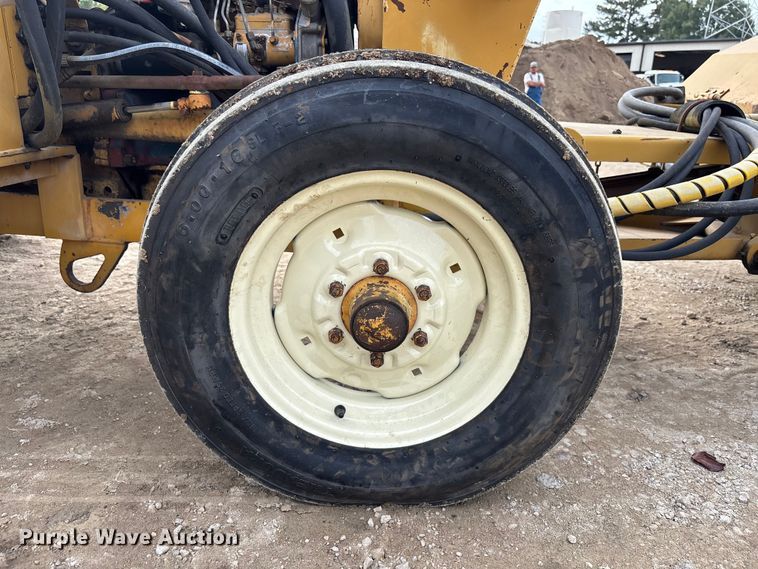 image for item EC3862 Ford 3400 tractor