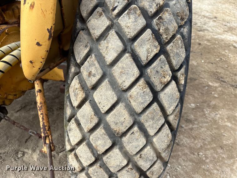 image for item EC3862 Ford 3400 tractor