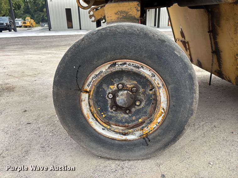 image for item EC3865 Ingram 9-3400 pneumatic roller