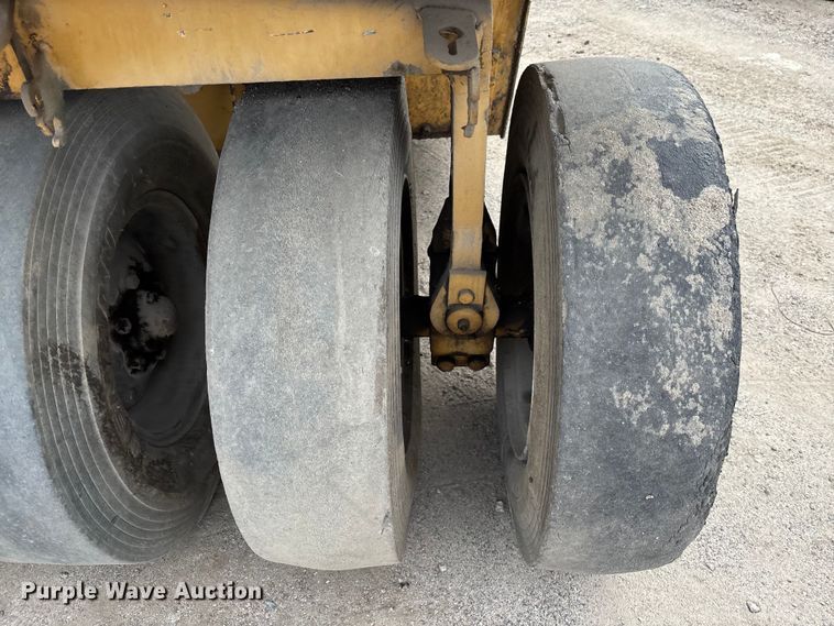 image for item EC3865 Ingram 9-3400 pneumatic roller