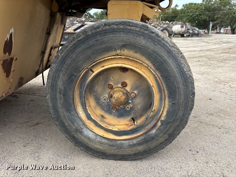 image for item EC3865 Ingram 9-3400 pneumatic roller