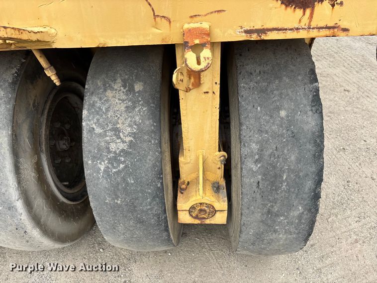 image for item EC3865 Ingram 9-3400 pneumatic roller