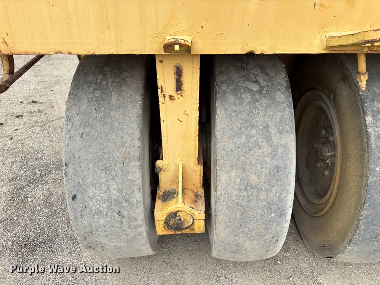 image for item EC3865 Ingram 9-3400 pneumatic roller