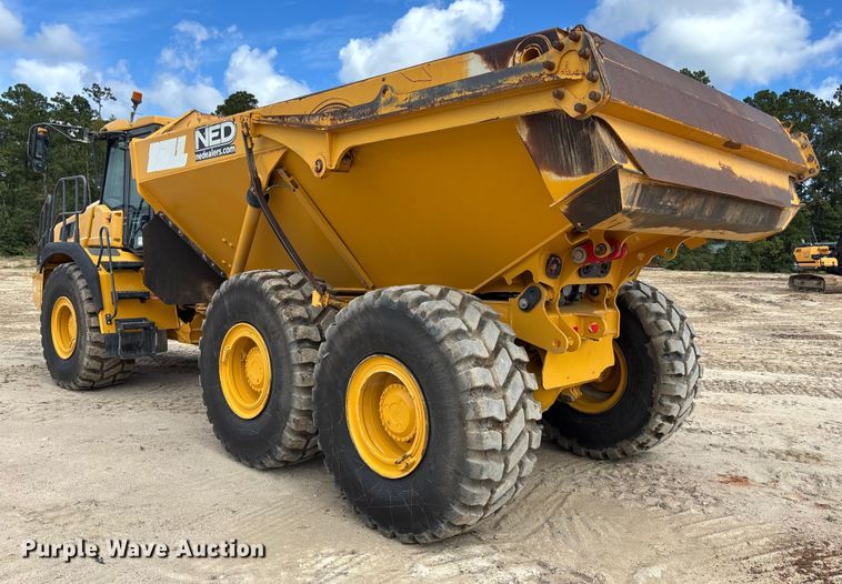 image for item EC3867 2023 Bell B30E WDB articulated haul truck
