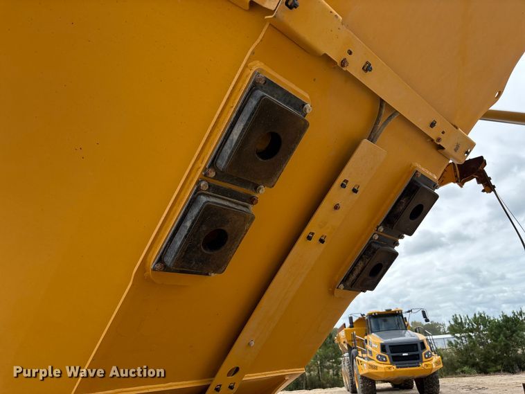 image for item EC3867 2023 Bell B30E WDB articulated haul truck