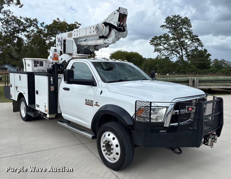 CAMIóN CON CANASTILLA 2016 RAM ALTEC