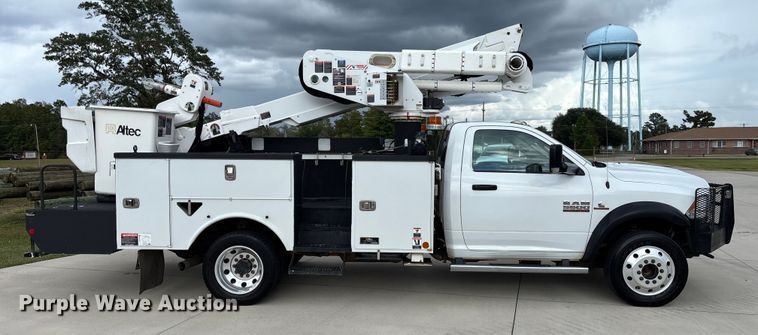 CAMIóN CON CANASTILLA 2016 RAM ALTEC