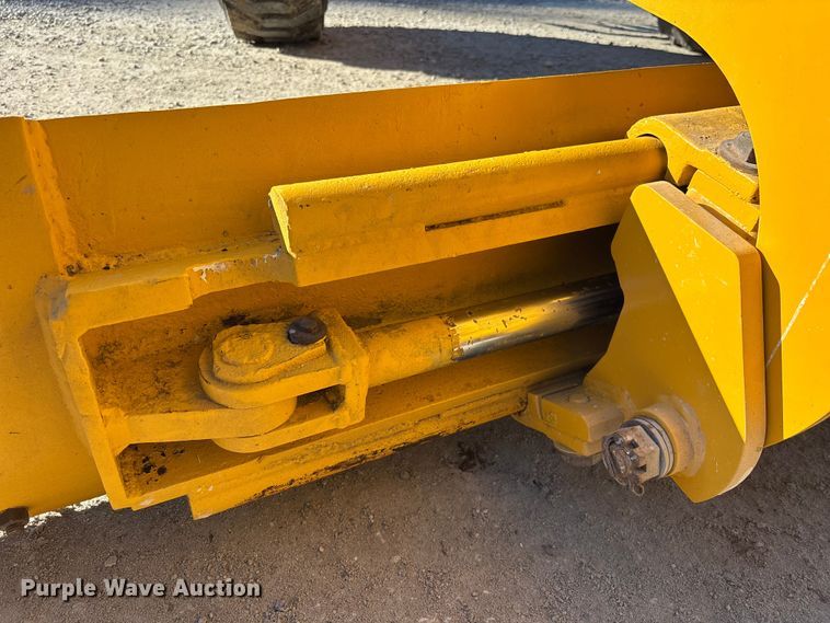 image for item EC3870 2005 NorAm 65E motor grader