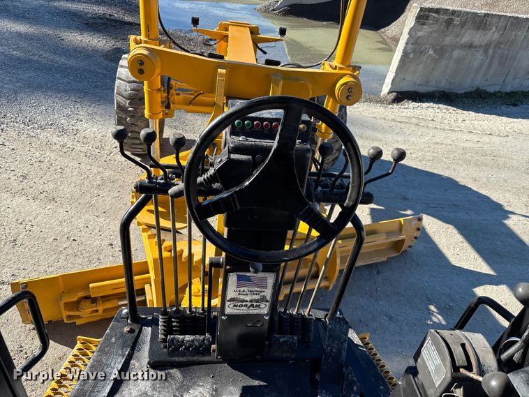 image for item EC3870 2005 NorAm 65E motor grader