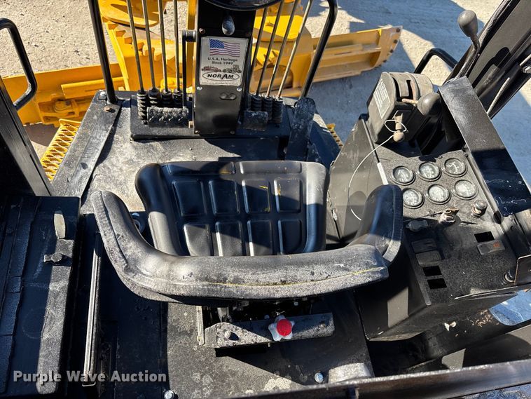 image for item EC3870 2005 NorAm 65E motor grader