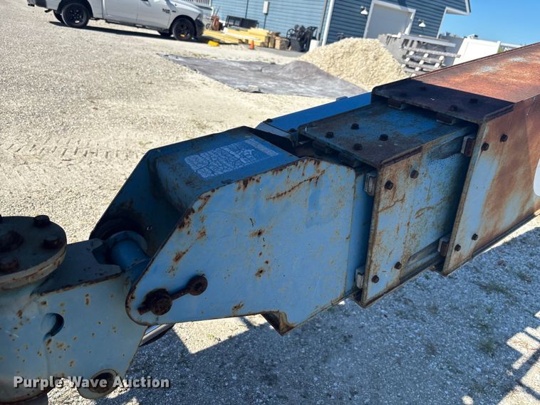 image for item EC3871 1999 Genie S-60 boom lift
