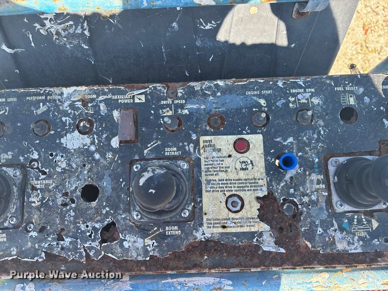 image for item EC3871 1999 Genie S-60 boom lift