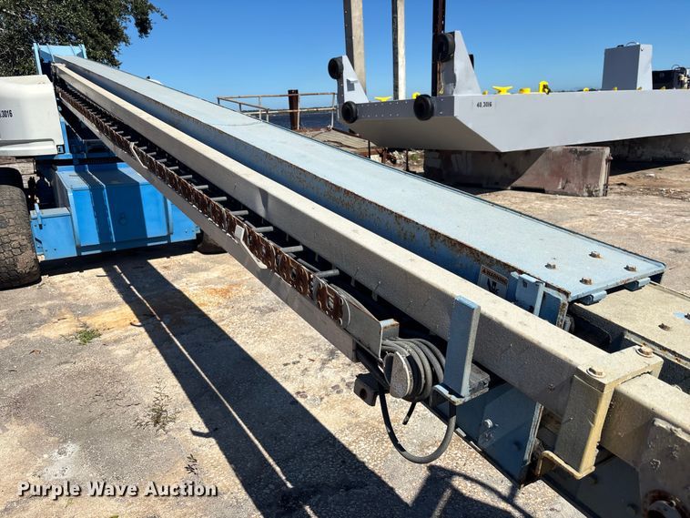 image for item EC3873 2003 Genie S-80 boom lift