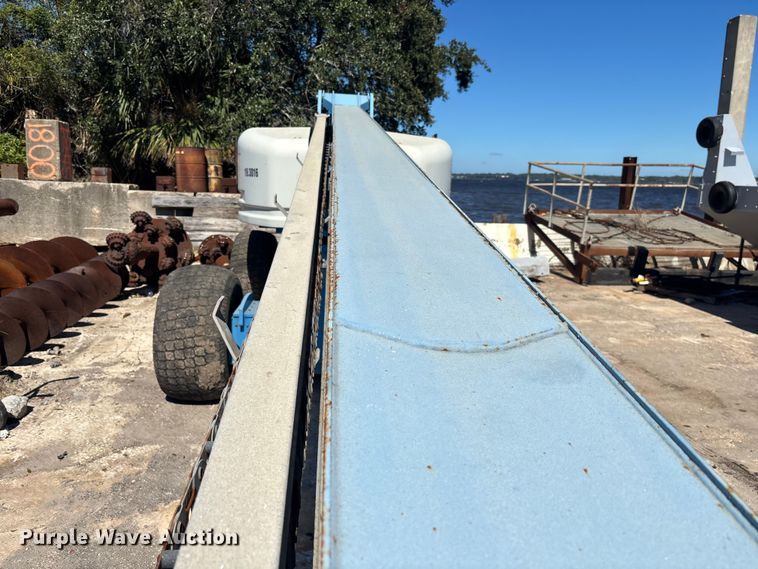 image for item EC3873 2003 Genie S-80 boom lift