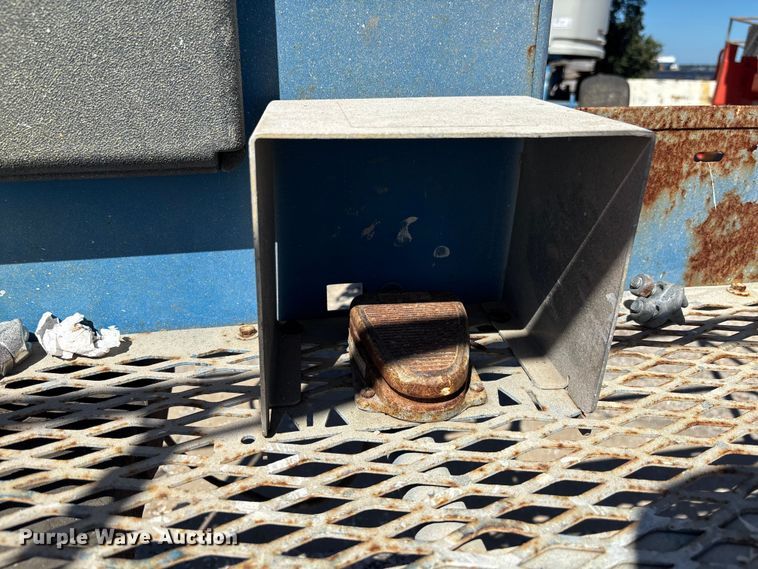 image for item EC3873 2003 Genie S-80 boom lift