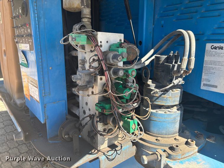 image for item EC3873 2003 Genie S-80 boom lift