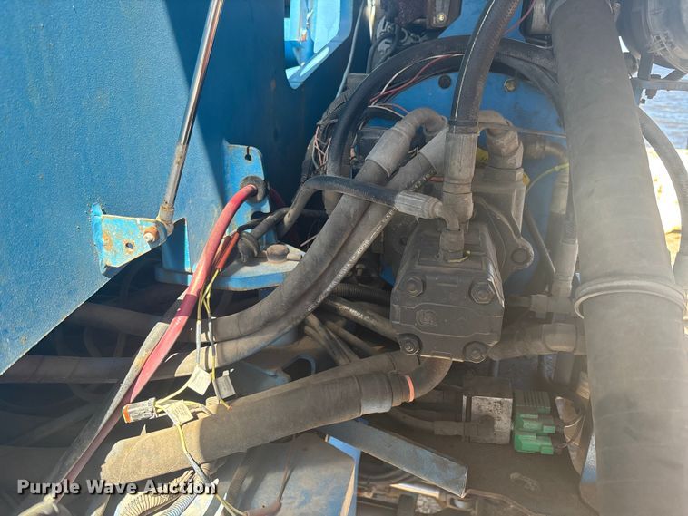 image for item EC3873 2003 Genie S-80 boom lift