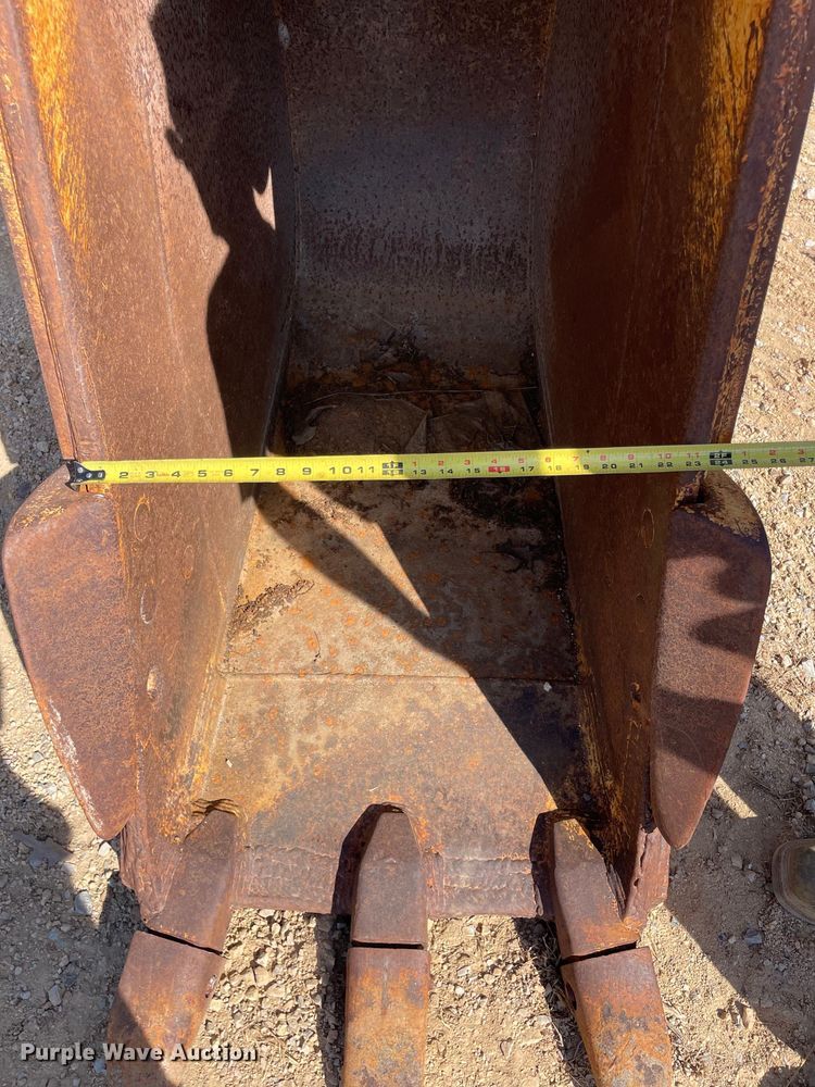 image for item EC3875 Caterpillar excavator bucket