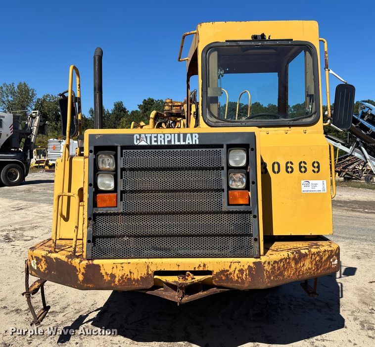 image for item EC3879 1997 Caterpillar 613C Series II water wagon