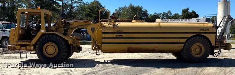 image for item EC3879 1997 Caterpillar 613C Series II water wagon